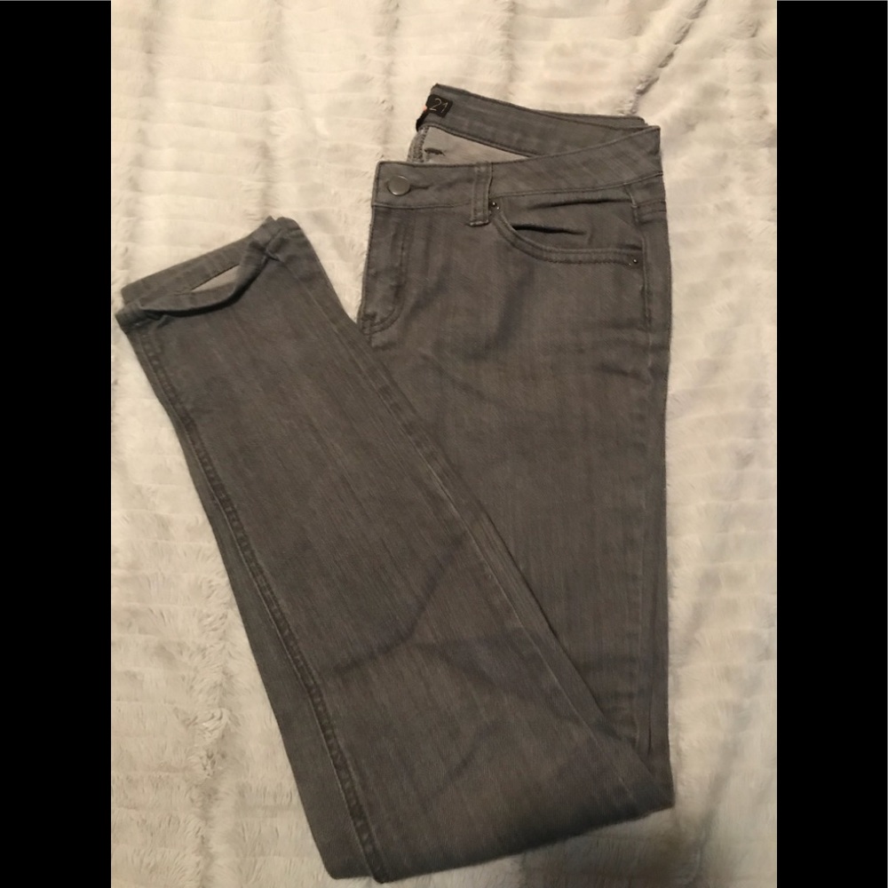 Forever 21 Gray Skinny Jeans!